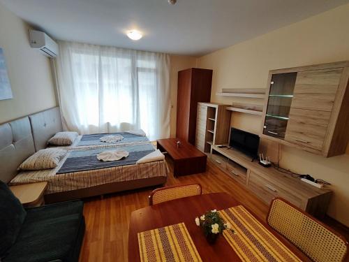 Postel nebo postele na pokoji v ubytování Europroperties Iglika Apartments