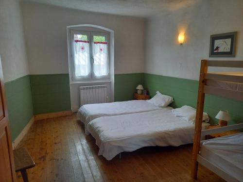 Postel nebo postele na pokoji v ubytování Chambre maison vigneronne - Val du Patre