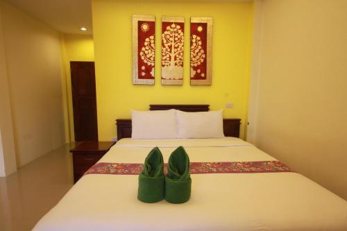 Postel nebo postele na pokoji v ubytování Tharathip Resort Koh Phangan - SHA Plus
