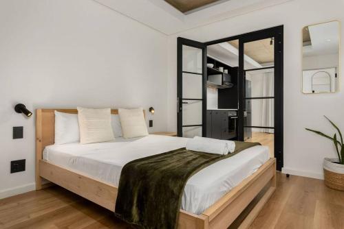 Postel nebo postele na pokoji v ubytování Luxury Sea Point Apartment