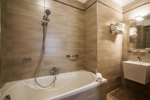 Koupelna v ubytování Hôtel Sampiero Corso