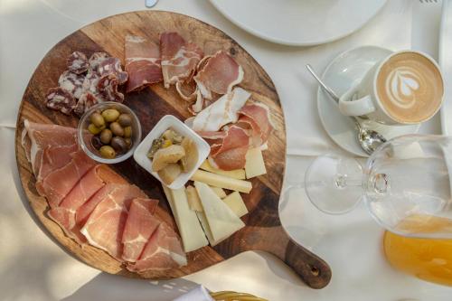 Jídlo v penzionu nebo okolí