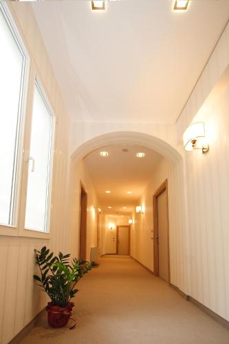 an empty hallway in a building with a plant at Hotel Roma in Trieste