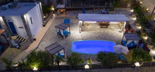 Πισίνα στο ή κοντά στο Maripaul Family Villa