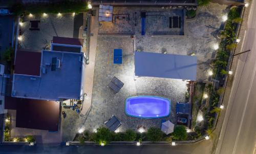 Πισίνα στο ή κοντά στο Maripaul Family Villa