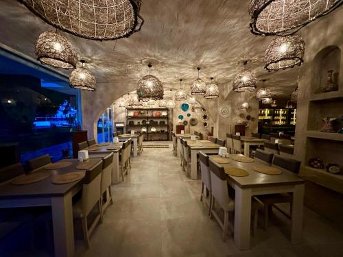 Restoran atau tempat lain untuk makan di Grand Emir Hotel & Spa
