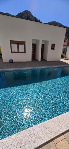 Kolam renang di atau dekat dengan Nerina Vila