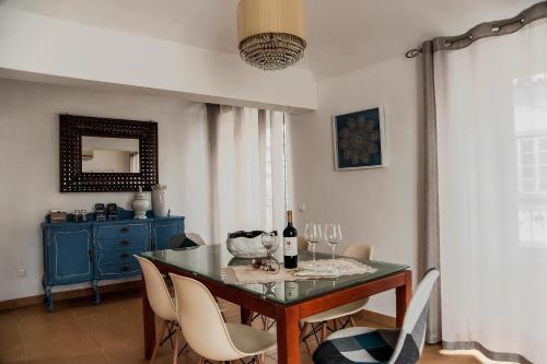 a dining room with a table with wine glasses at Casa Resende- Parking included in Évora