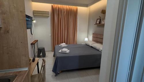 Ένα ή περισσότερα κρεβάτια σε δωμάτιο στο Johnhara Studios & Apartments 
