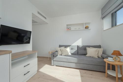 Air-conditioned Modern Studio with Parking in the Centre of Wroclaw by Noclegi Renters