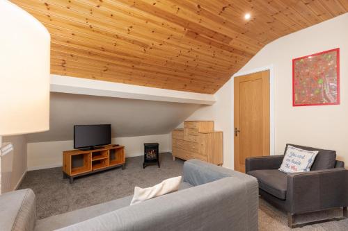 a living room with a couch and a tv at Discovery Loft in Whitby