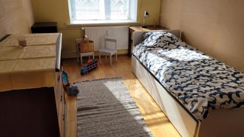 a small bedroom with a bed and a rug at Peresõbralik korter Kuressaare kesklinnas in Kuressaare