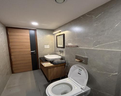 a bathroom with a toilet and a sink at Housr Sector 28 Gurgaon Near IFFCO Chowk Metro Station in Gurgaon