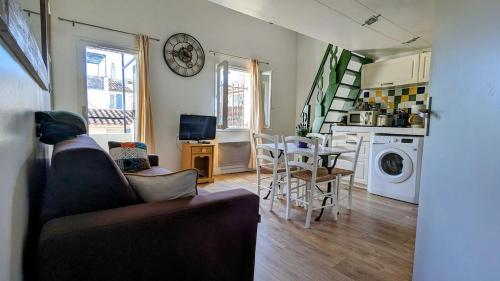 Lovely Apartment with a Rooftop View in Aix