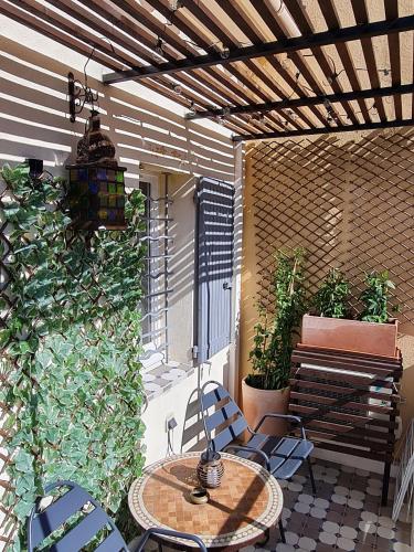 Lovely Apartment with a Rooftop View in Aix