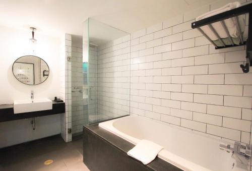Un baño de Sugar Marina Hotel - ART - Karon Beach