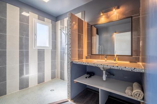 Koupelna v ubytování Villa piscine privée proche plages