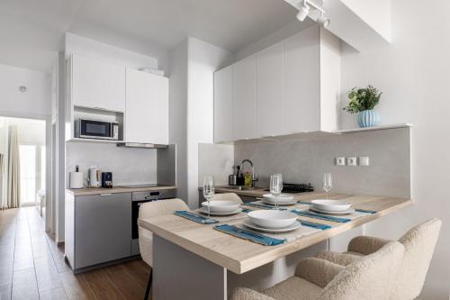 Les Nuances de Bleu - 1-Bedroom & Balcony in Athens