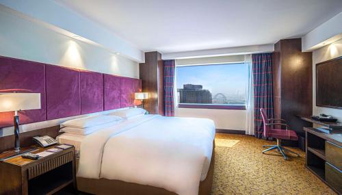 Postel nebo postele na pokoji v ubytování Hyatt Regency Dubai - Corniche