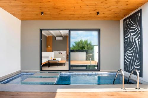 Canes Suites Private Pool