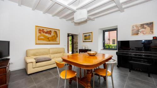 a living room with a table and a couch at Casale Paolina by Rentbeat in Ceccano