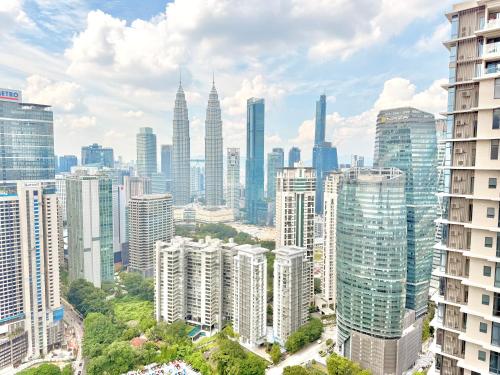 Vista generica su Kuala Lumpur o vista sulla città dall'interno dell'appartamento