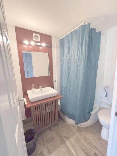 a bathroom with a sink and a mirror and a toilet at Artist Guest House in Budapest