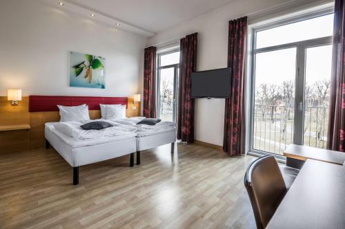 A bed or beds in a room at Scandic The Mayor