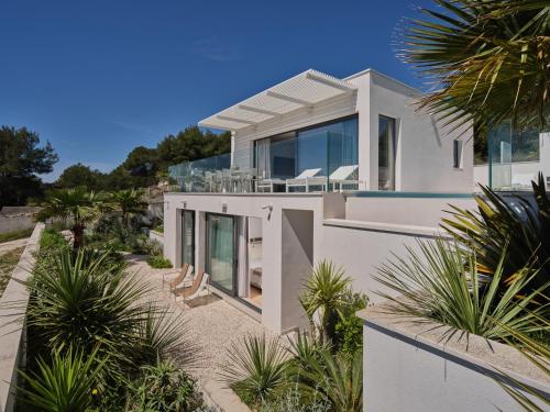 Villa A'More - seafront retreat