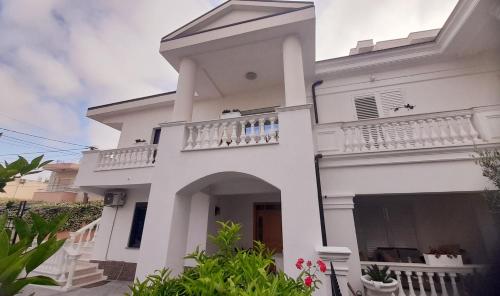 Villa Kurti