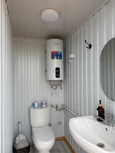 Koupelna v ubytování Yurt camp Sonun
