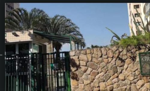 a building with a fence and a stone wall at Bela Vista in Rio de Janeiro