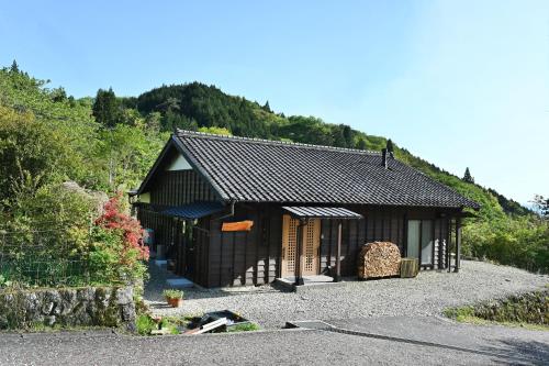峠のお宿 巧の実家 Magome Guest House, Along the Nakasendo Trail