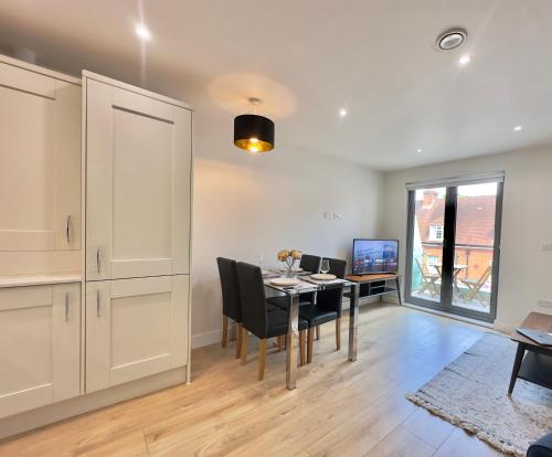 Gallery image of Luxury and modern two bedroom and two bathroom apartments Weybridge in Weybridge