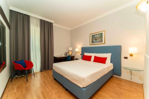 Postel nebo postele na pokoji v ubytování Hotel Royal Torino Centro Congressi