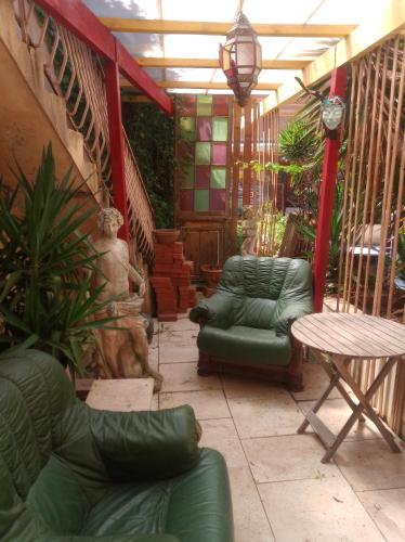 Ruang duduk di La Suite Diane du couvent des Capucines avec climatisation