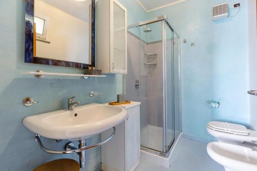 Et badeværelse på Apt Amè Peschiera del Garda