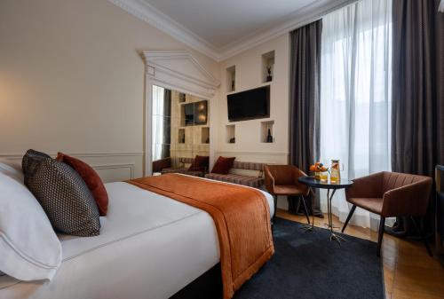a hotel room with a bed and a living room at Torre Argentina Relais - Residenze di Charme in Rome