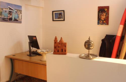 a office with a desk with a computer on it at LAFAMILIA SURF imsouane in Imsouane
