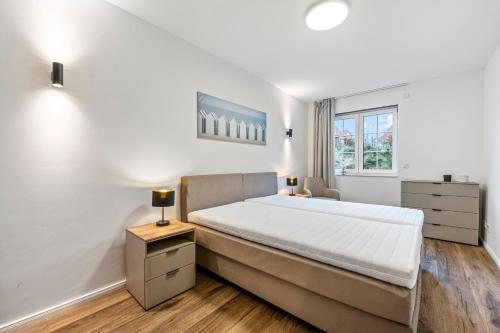 Postel nebo postele na pokoji v ubytování Ferienwohnung Strandkorb Rosenhagen bei Travemünde