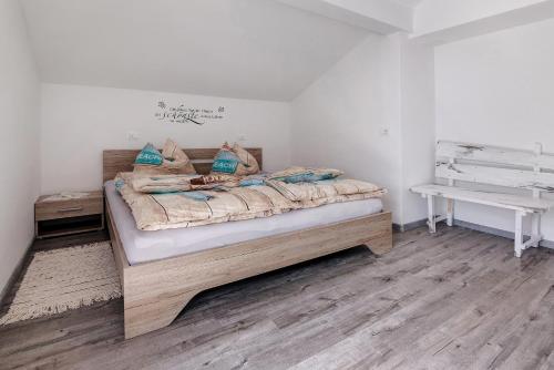 Postel nebo postele na pokoji v ubytování Fewo Kuchler