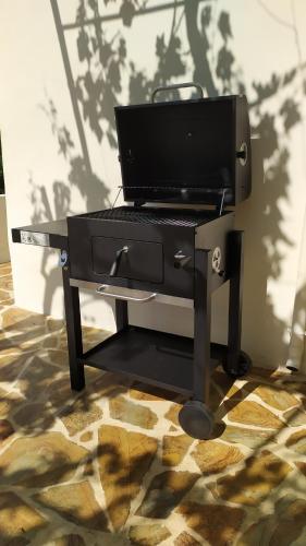 a desk with a television on top of it at Michaela's House in Tsikalariá
