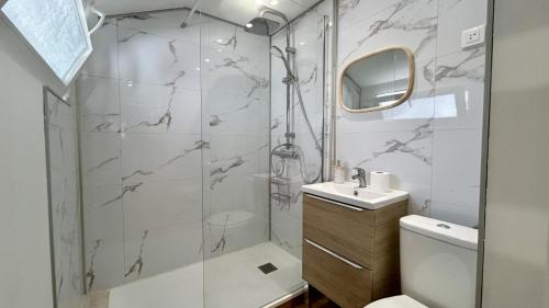 Ένα μπάνιο στο La Petite Maison – Charme & confort à deux pas de la mer