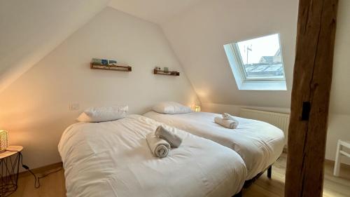 Ένα ή περισσότερα κρεβάτια σε δωμάτιο στο La Petite Maison – Charme & confort à deux pas de la mer