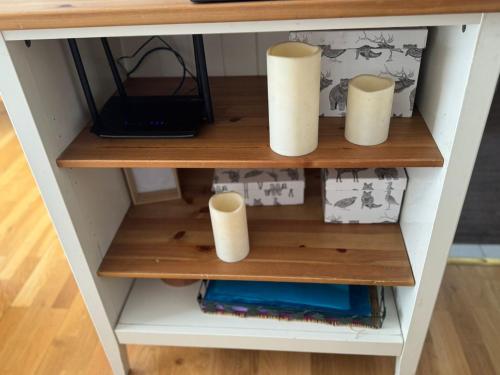 a shelf with three rolls of paper on it at Una terraza con encanto in El Tarter
