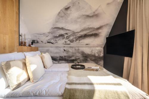 a white couch in a bedroom with a painting on the wall at Landscape Villas - LoftAffair Spa Collection in Kościelisko