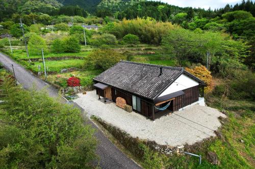 a small house on the side of a road at 峠のお宿 巧の実家 Magome Guest House, Along the Nakasendo Trail in Nakatsugawa