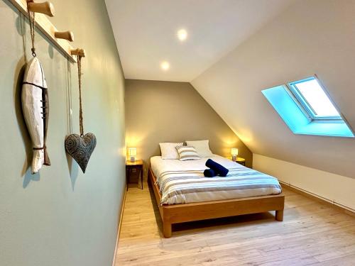 a bedroom with a bed and a skylight at La Framboisine - Calme -Moderne - Jardin - Wifi in Favières