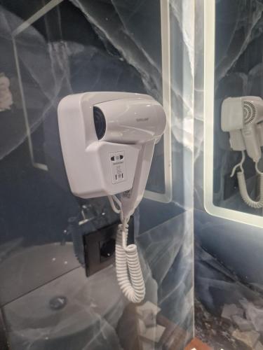 a hair dryer and a phone in a bathroom at Villa Kristiano 21 in Sarandë
