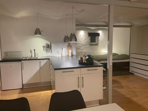 Una cocina o cocineta en The Guesthouse